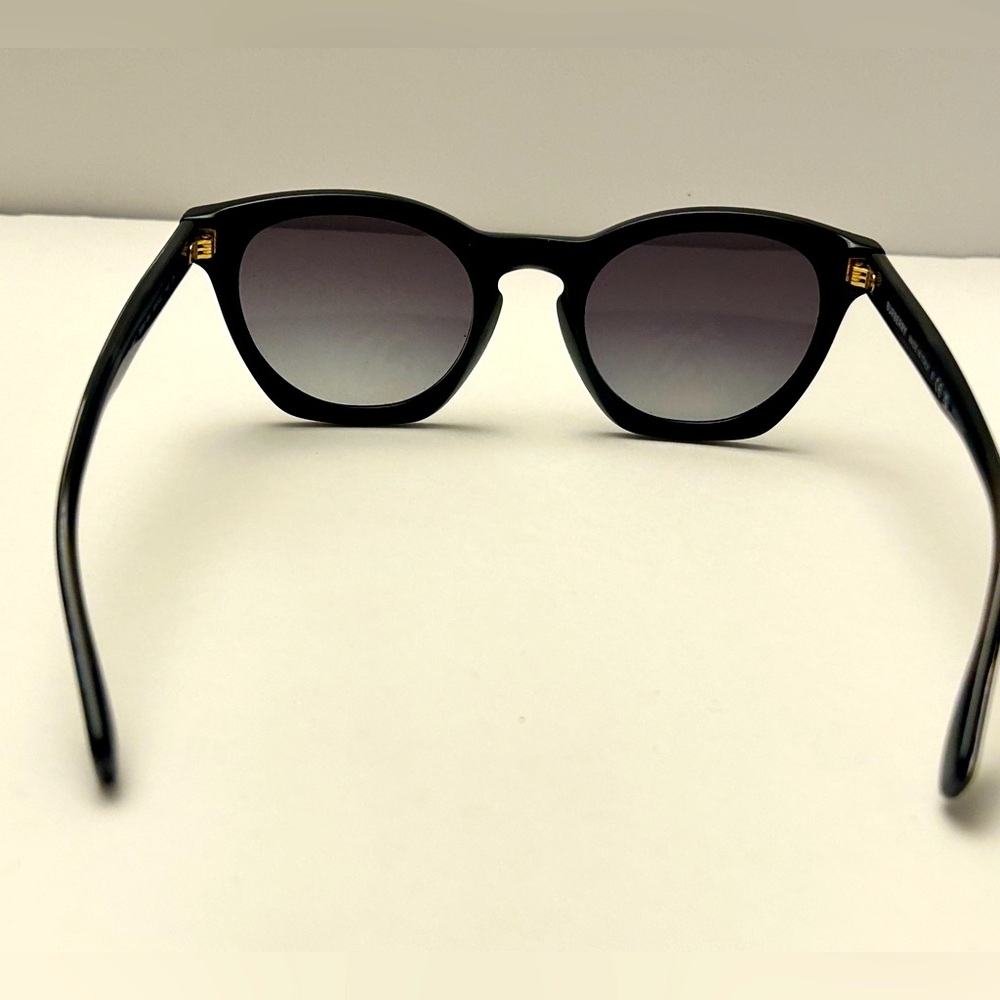 Burberry sunglasses - Picture 1 of 7